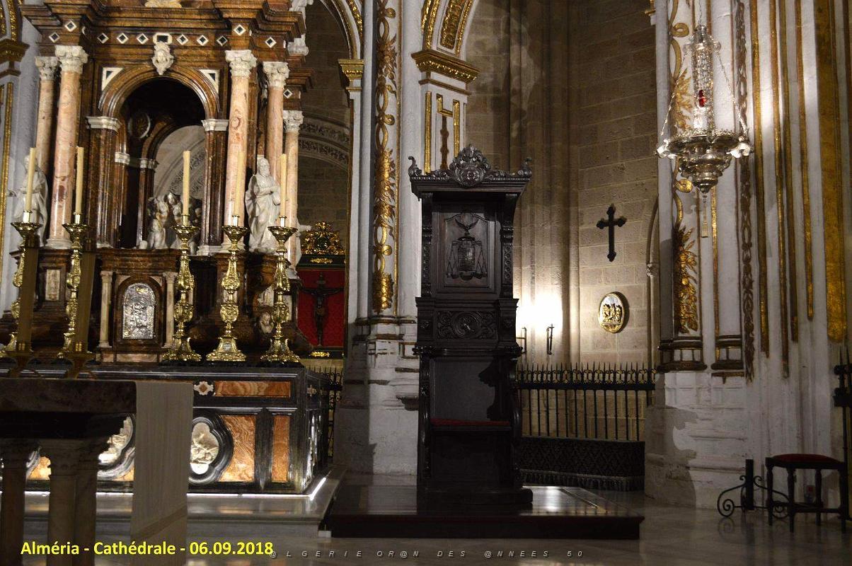 28 LA CATHEDRALE ET LE FORTERESSE DE L INCARNATION (50).JPG